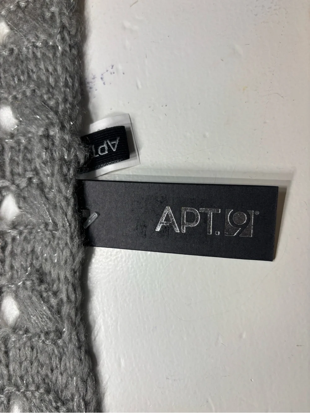 NWT Apt. 9 Light Gray Silver Cable Knit Beanie Hat & Scarf Set Pair Bow
